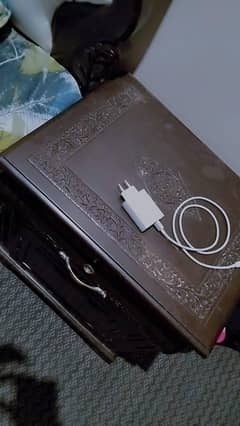 bed Ao side table