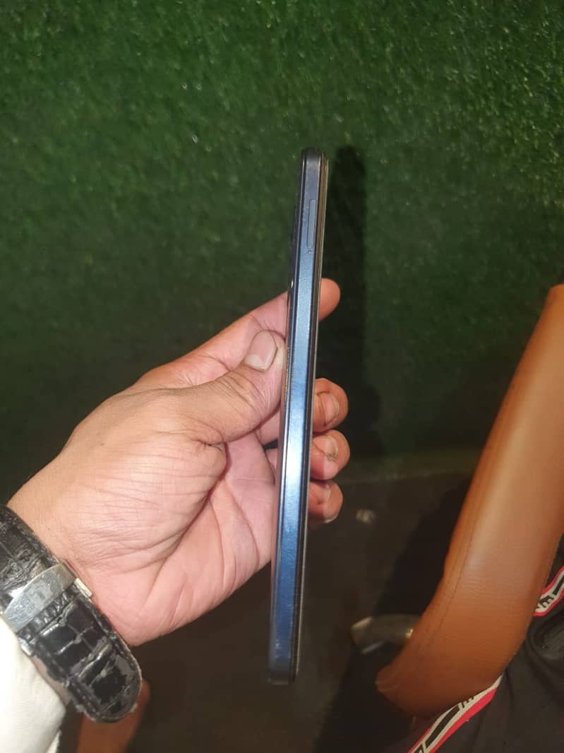 Urgent infinix note12 like a new condition with box and charger 3