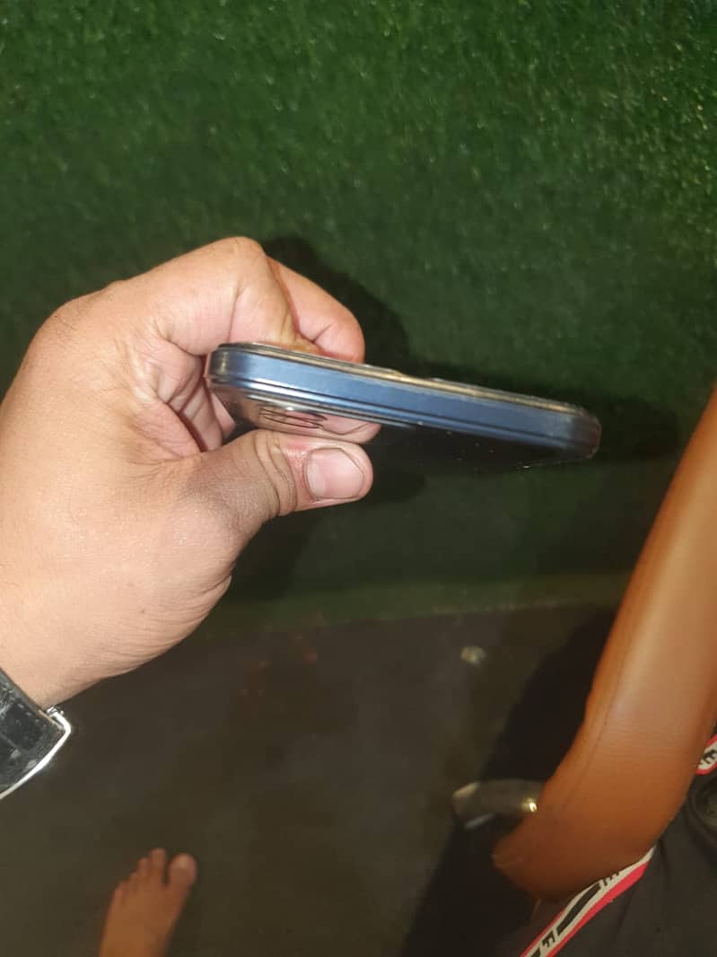 Urgent infinix note12 like a new condition with box and charger 5