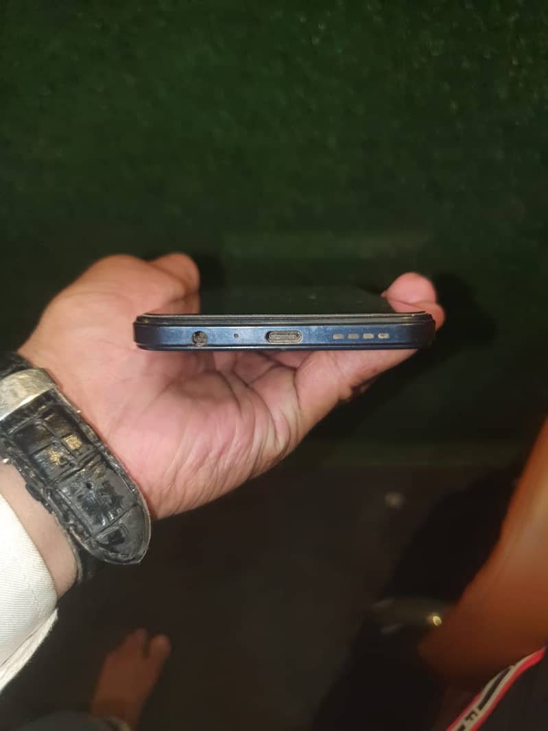 Urgent infinix note12 like a new condition with box and charger 7