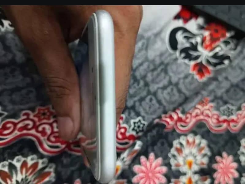 i m selling my iPhone 7 exchange possible with android 1