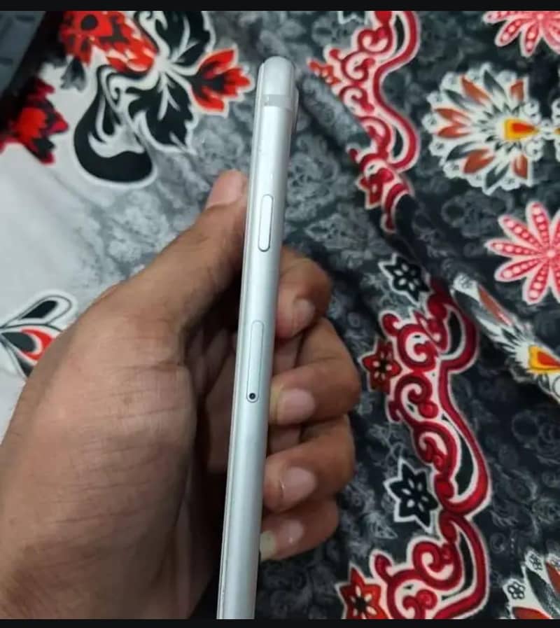 i m selling my iPhone 7 exchange possible with android 6