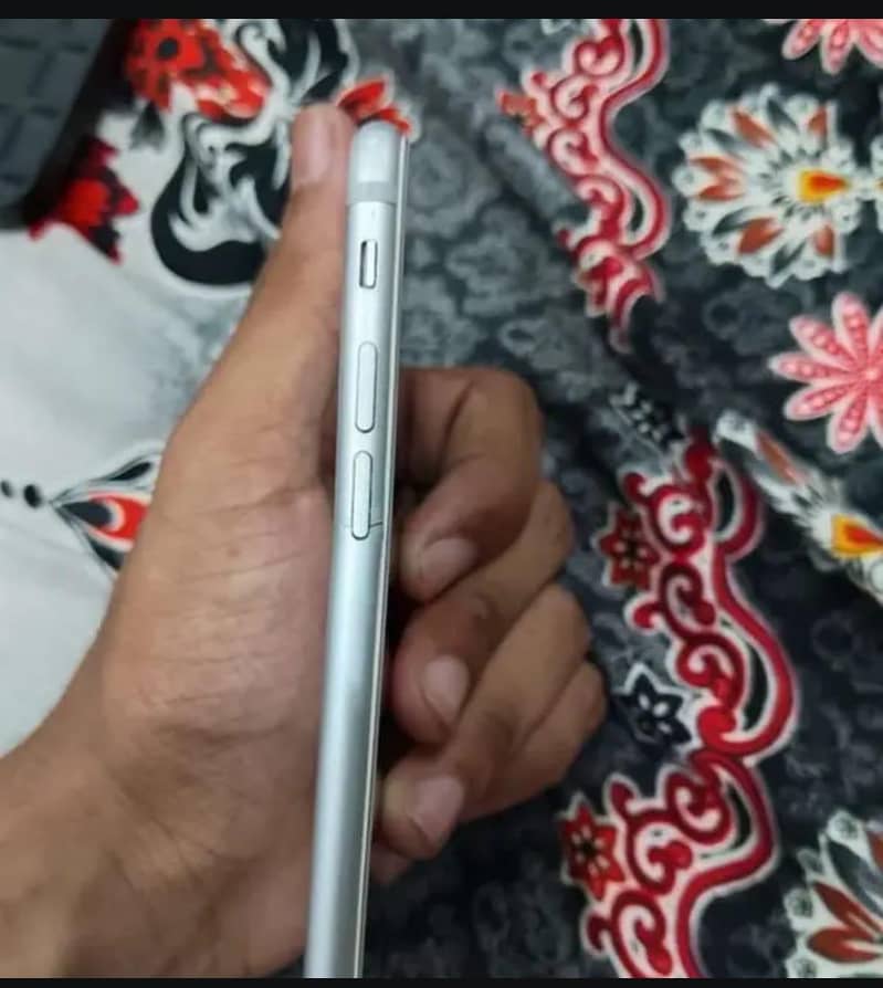 i m selling my iPhone 7 exchange possible with android 8