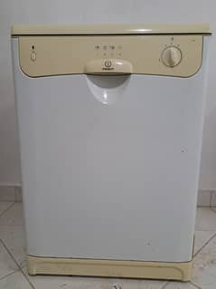 Indesit   l   Dishwasher