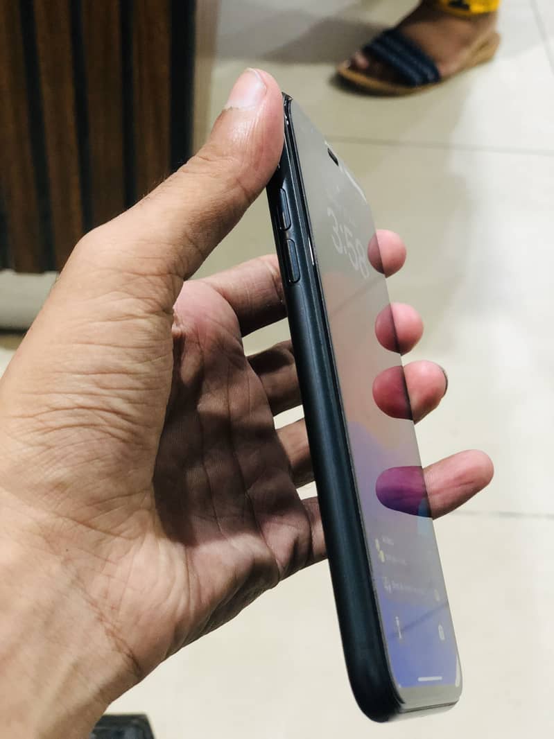 Iphone  Xr              Exchange possible 4