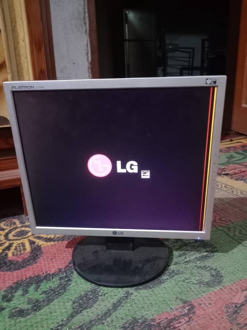 with line on side kf screen LG screen for pc with keyboard and mouse 0