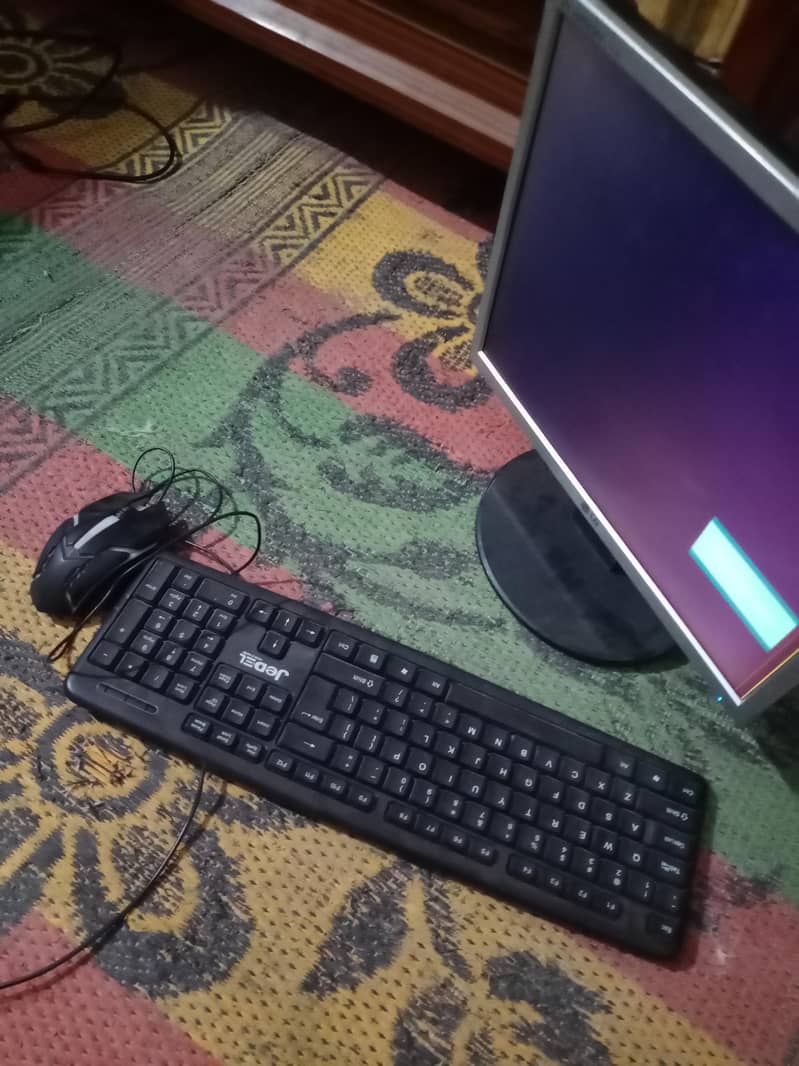 with line on side kf screen LG screen for pc with keyboard and mouse 3