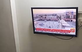 Haier 24 inches lcd tv for sell, slightly used, perfect condition