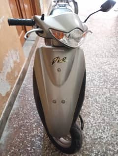 Honda Dio Scooty