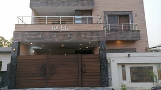 Prime Location Satiana Road House For Sale Sized 10 Marla