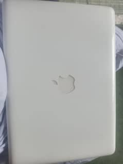 Apple MacBook 4gb ram good battery timing