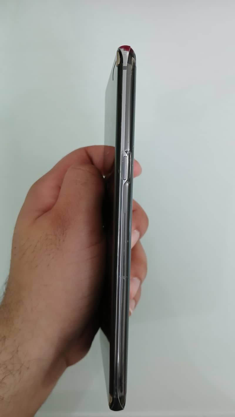 5G_8/256_sim working_back cracked but front scratchless 2