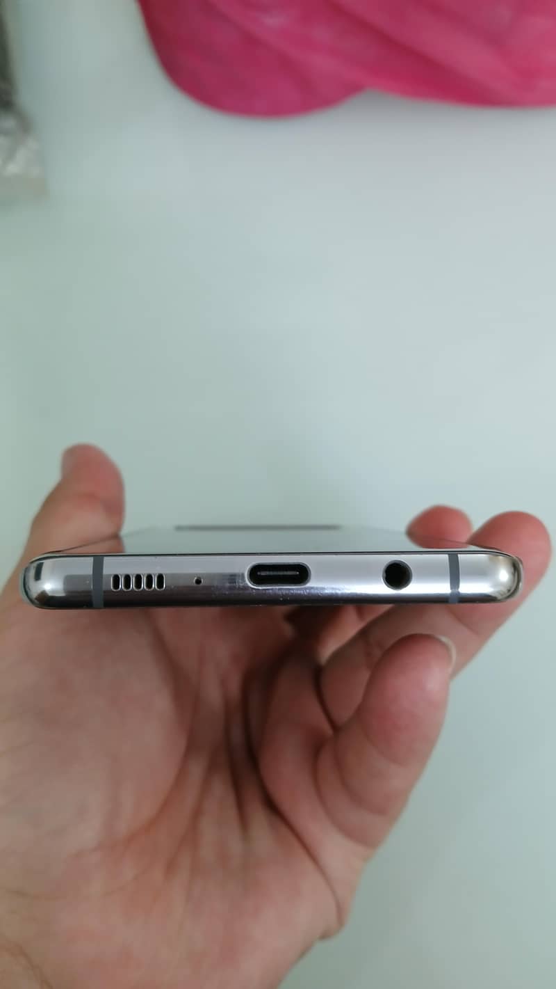 5G_8/256_sim working_back cracked but front scratchless 4