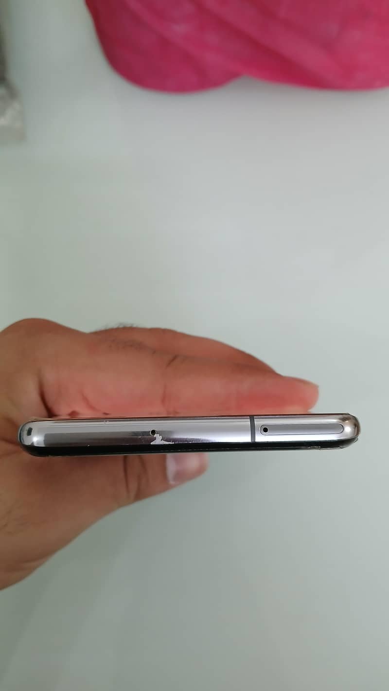 5G_8/256_sim working_back cracked but front scratchless 5