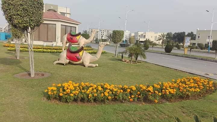 10 Marla Corner Plot Open Form At Super hot Location In Bahria Orchard LHR 0