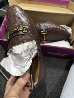 Shoes check krly jisny lany ho contact