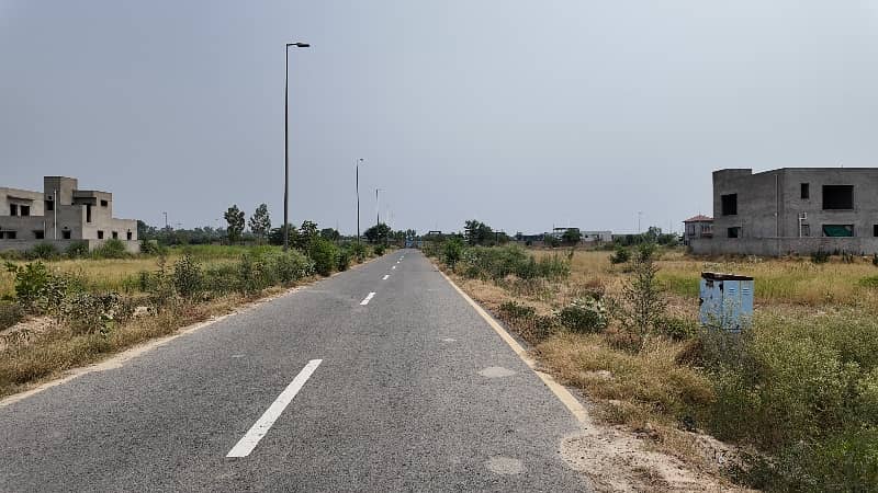 DHA PHASE 7 BLOCK U, 1 KANAL PAIR PLOT AVAILABLE FOR SALE ON REASONABLE PRICE 1
