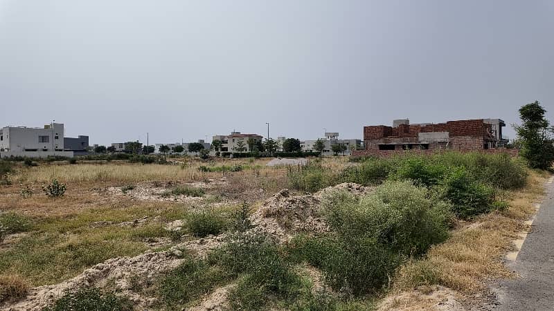 DHA PHASE 7 BLOCK U, 1 KANAL PAIR PLOT AVAILABLE FOR SALE ON REASONABLE PRICE 6