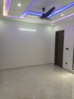 GULBERG RESIDENCIA 7M PORSHIN FOR RENT