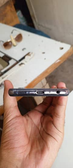 Mobile one handed used h koi issue nhi h iss ki working may