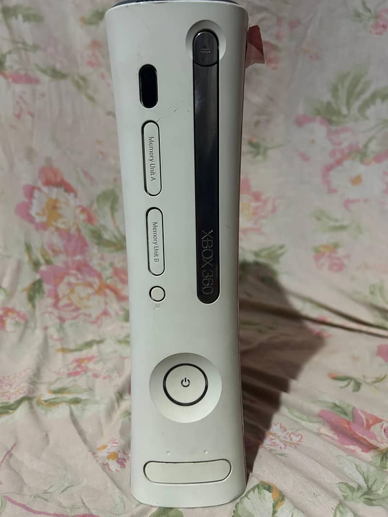 Xbox 360 with wireless controller With 50+ Games 1