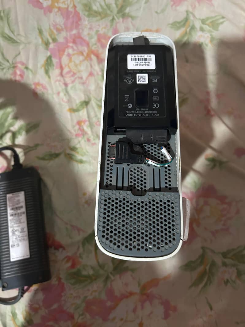 Xbox 360 with wireless controller With 50+ Games 3