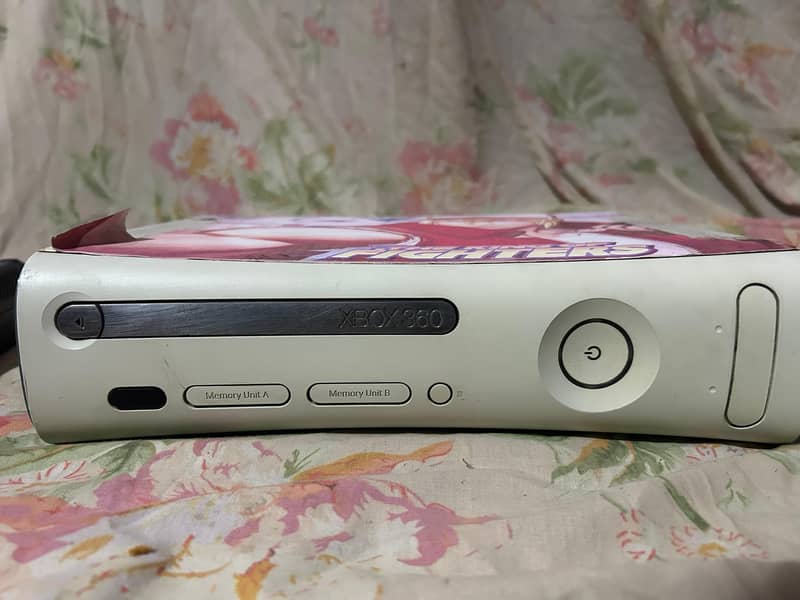 Xbox 360 with wireless controller With 50+ Games 4