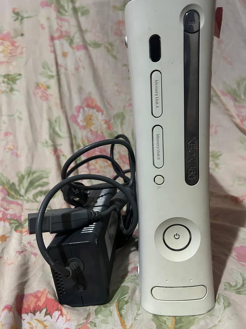 Xbox 360 with wireless controller With 50+ Games 5
