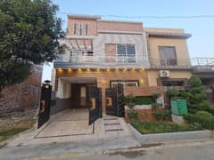 5 MARLA BRAND NEW SOLID CONSTUCTION PRIME LOCATION C BLOCK PHASE 2 BEAUTIFUL HOUSE FOR SALE ATTACHED BAHRIA TOWN SECTOR F 1 MIN DRIVE RING ROAD INTERCHANGE MAIN CANAL ROAD MULTAN ROAD LAHORE