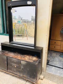 Dressing table