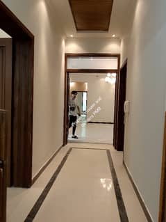 Neat And Clean Upper Tile Floor Portion
