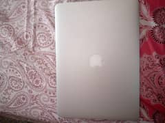 mackbook air 2012 modelA1466 with charger