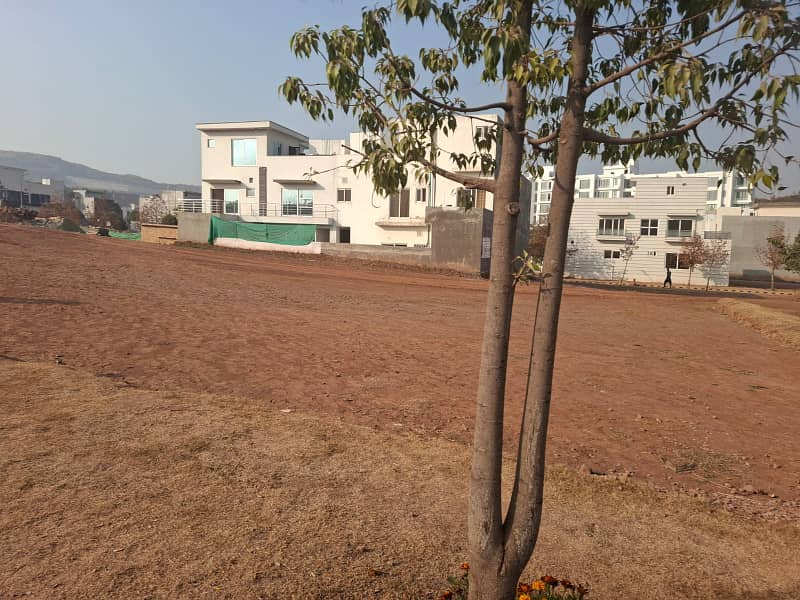 Possessionable Plot For Sale in CBR TOWN Block B 2