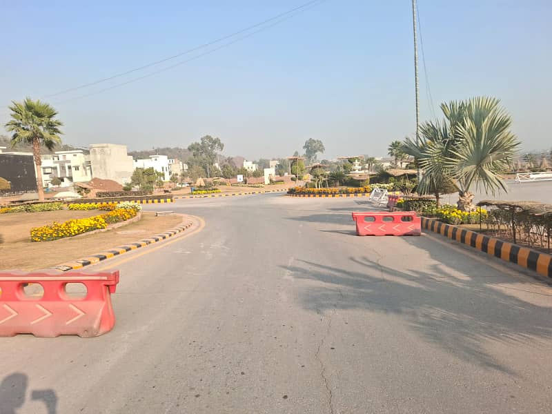 Possessionable Plot For Sale in CBR TOWN Block B 4