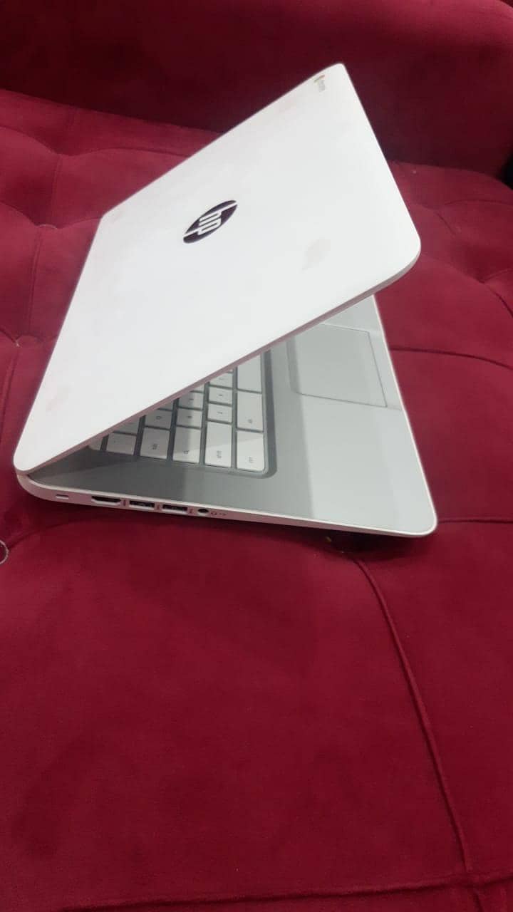HP intel celeron 4th Generation 4Gb ram 128GBssd screen 14  inches 1