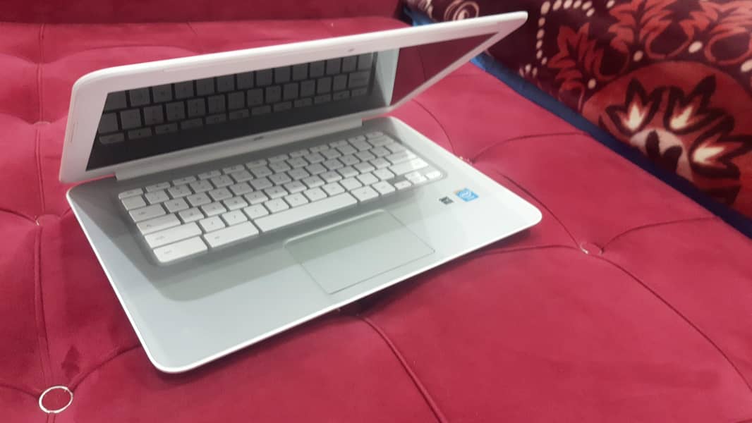 HP intel celeron 4th Generation 4Gb ram 128GBssd screen 14  inches 7