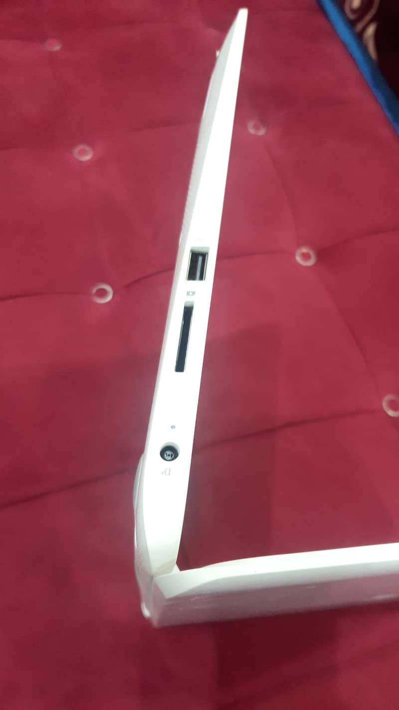 HP intel celeron 4th Generation 4Gb ram 128GBssd screen 14  inches 9