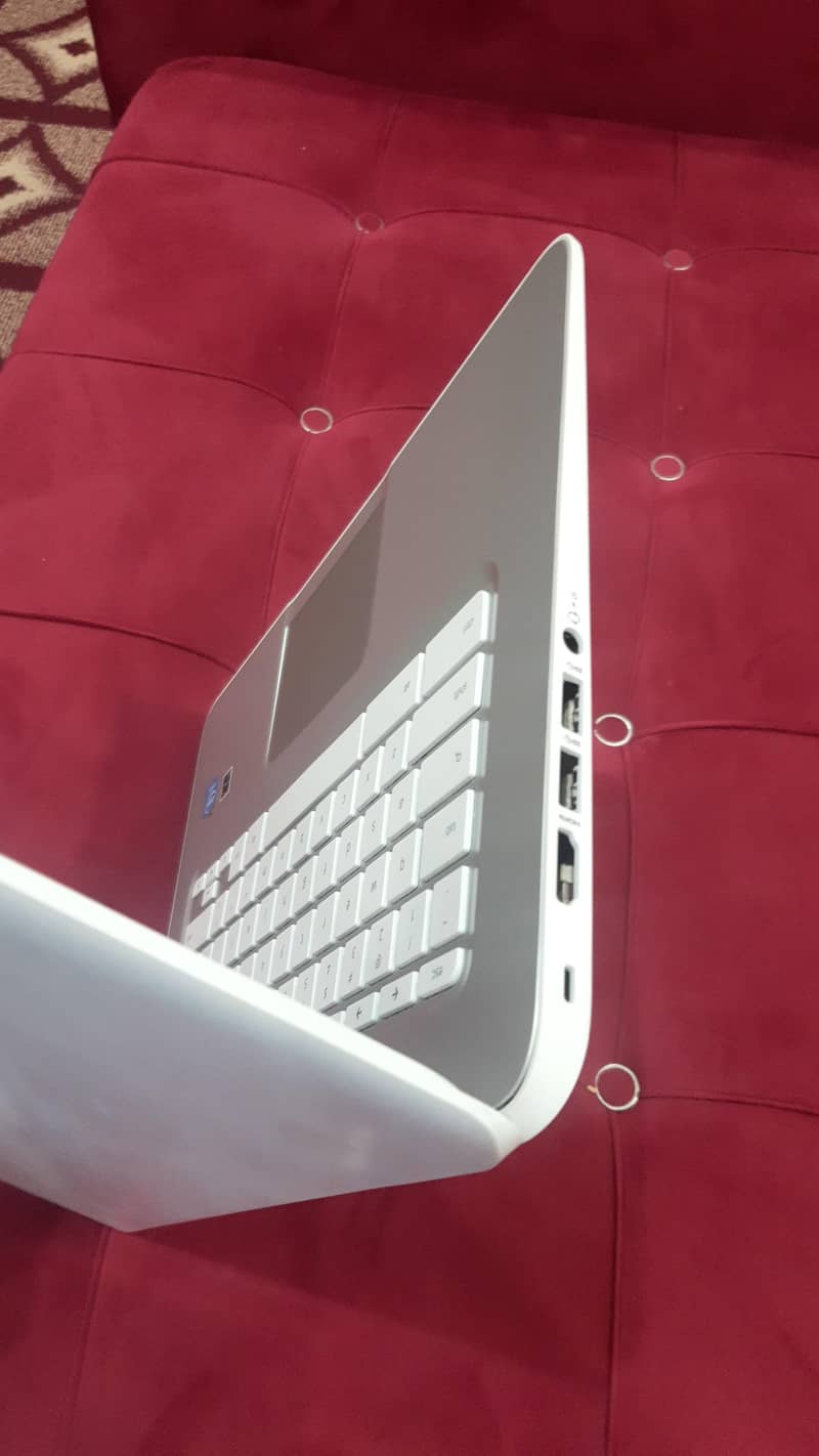 HP intel celeron 4th Generation 4Gb ram 128GBssd screen 14  inches 10