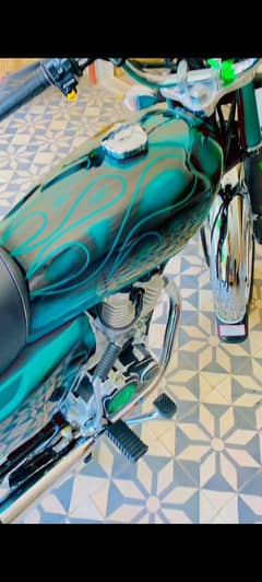 Honda 125 . . new condition. . double saman . . red colour
