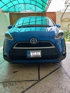 Toyota sienta hybrid