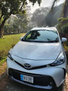 Toyota Prius Alpha 2014