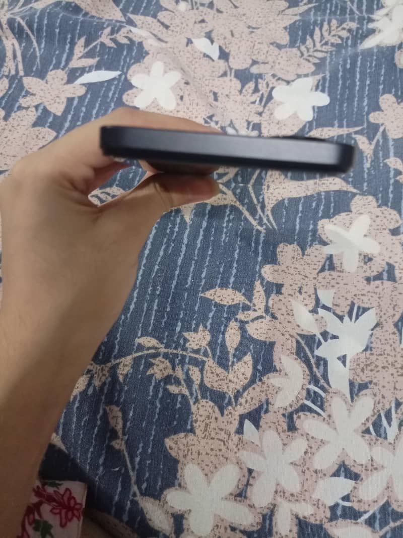 condition A1 10 out of 10 (Few month used only) 4