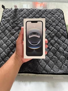 iPhone 16e 128gb box pack