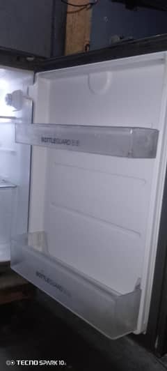 2sal use hua hai achi condition me cooling karta hua fridge hai Mobil