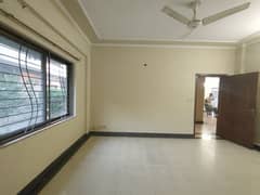 10 Marla 03 Bedroom Tile Flooring 2012 Model Flat Available For Sale