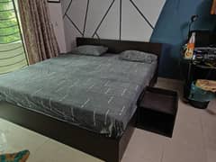King Size bed with matterss
