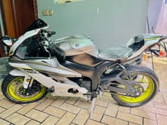 Yamaha R6 2025