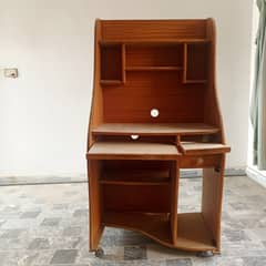 Used computer table in good condition