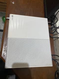 Xbox one  with 2month game pas Watsap num 03159301744