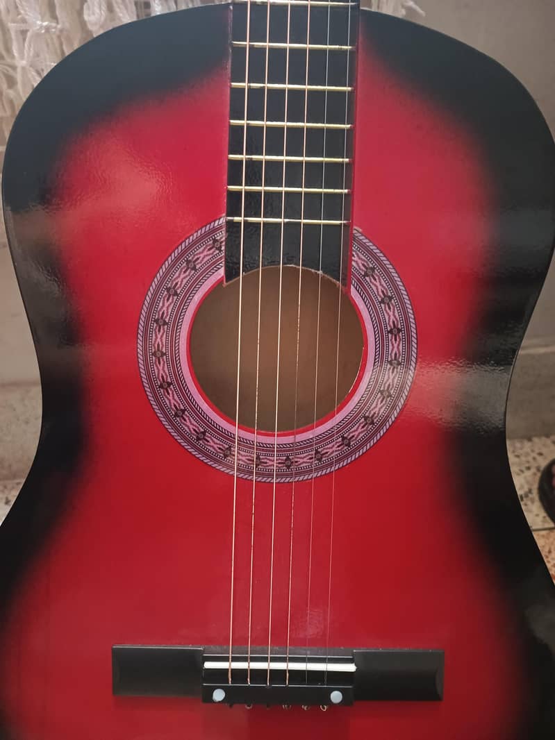 Basic guitar for beginners, with bag ,capo and extra string. 5